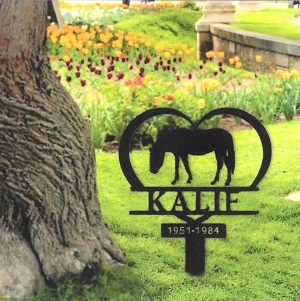 Ein Gendenmal für das Pferd Kalif